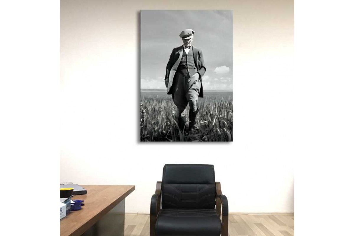 skra48 - Tarlada Yürüyen Kasketli Mustafa Kemal Atatürk Bilinmeyen Resmi Kanvas Tablo